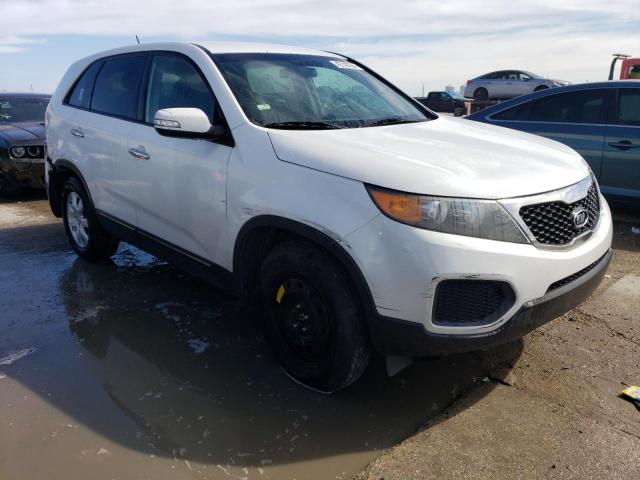 5XYKT4A18DG342083 - 2013 KIA SORENTO LX WHITE photo 4