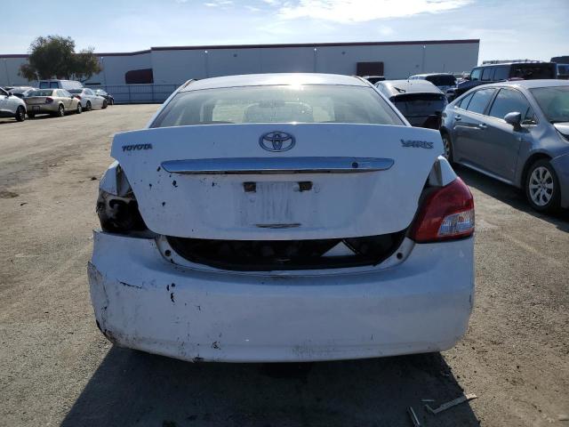 JTDBT923X71112238 - 2007 TOYOTA YARIS WHITE photo 6