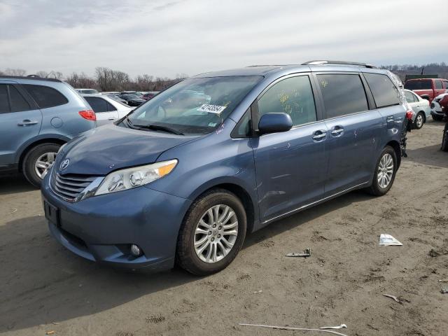 5TDYK3DC8FS571437 - 2015 TOYOTA SIENNA XLE BLUE photo 1