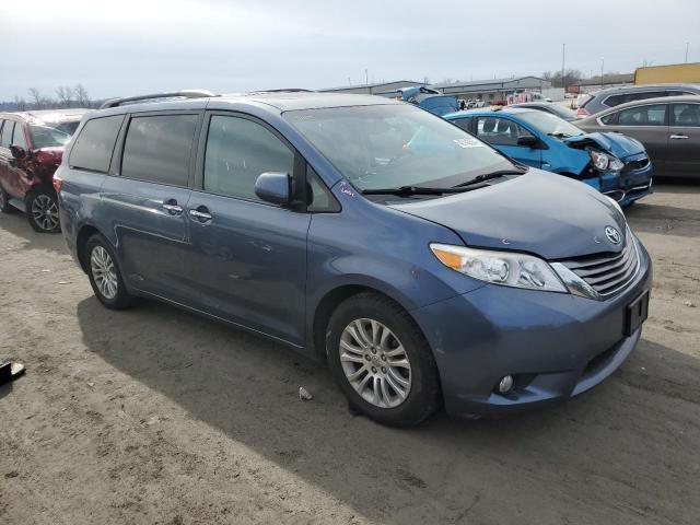 5TDYK3DC8FS571437 - 2015 TOYOTA SIENNA XLE BLUE photo 4