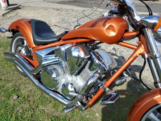 JH2SC6108BK100797 - 2011 HONDA VT1300 CX ORANGE photo 9