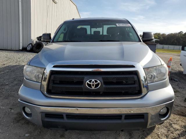 5TFRM5F15BX021719 - 2011 TOYOTA TUNDRA DOUBLE CAB SR5 GRAY photo 5
