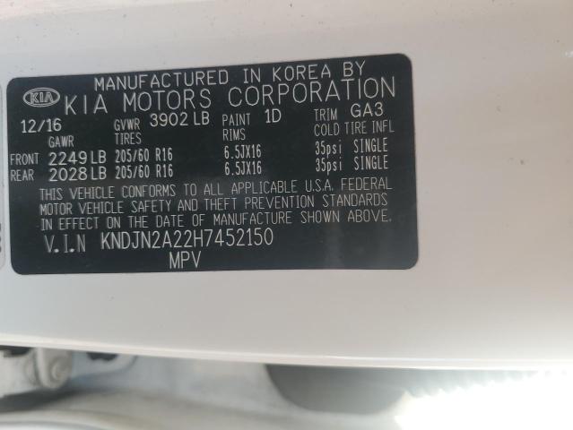 KNDJN2A22H7452150 - 2017 KIA SOUL WHITE photo 12