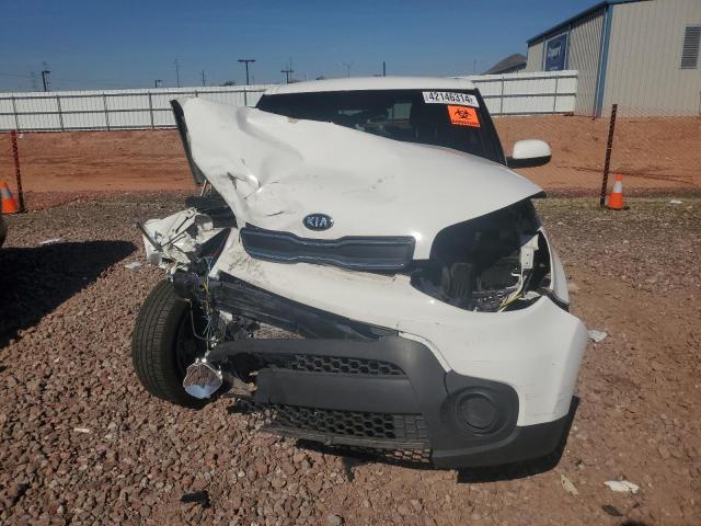 KNDJN2A22H7452150 - 2017 KIA SOUL WHITE photo 5