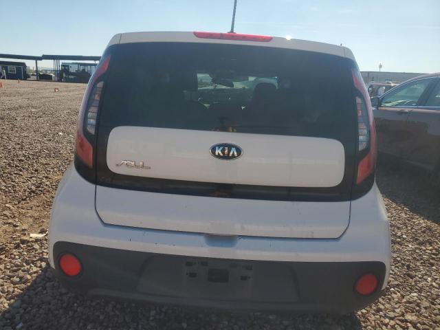 KNDJN2A22H7452150 - 2017 KIA SOUL WHITE photo 6