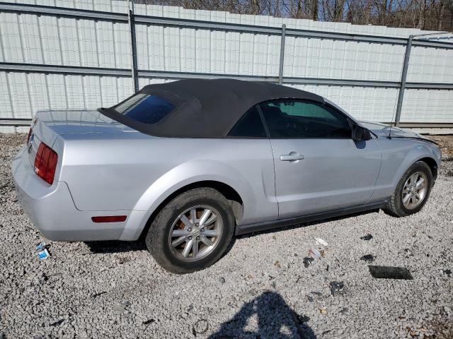 1ZVFT84N275352044 - 2007 FORD MUSTANG SILVER photo 3