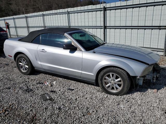 1ZVFT84N275352044 - 2007 FORD MUSTANG SILVER photo 4
