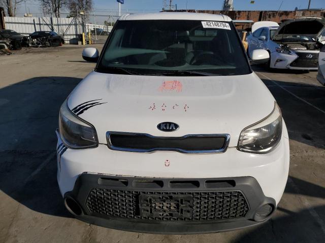 KNDJN2A2XF7117800 - 2015 KIA SOUL WHITE photo 5