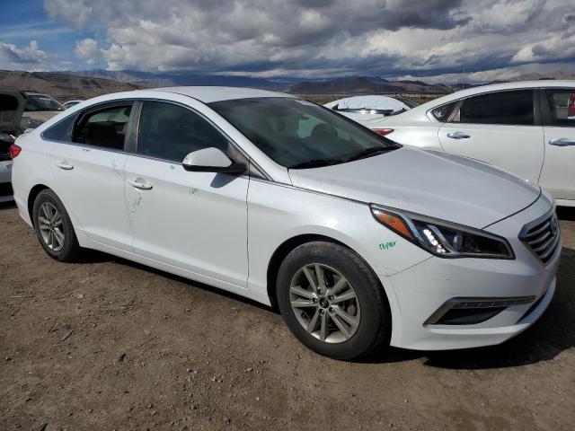 5NPE24AF6FH087666 - 2015 HYUNDAI SONATA SE WHITE photo 4