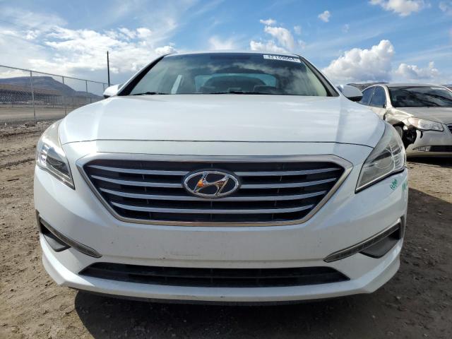 5NPE24AF6FH087666 - 2015 HYUNDAI SONATA SE WHITE photo 5