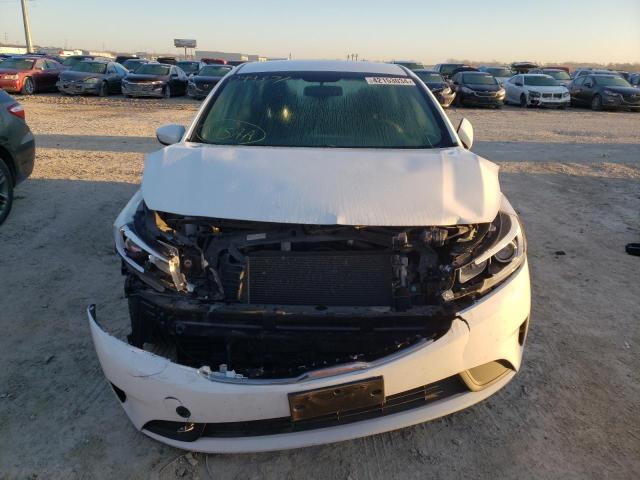 3KPFK4A79HE044377 - 2017 KIA FORTE LX WHITE photo 5