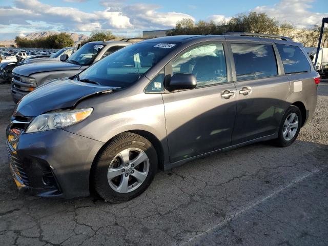 5TDKZ3DC6JS927555 - 2018 TOYOTA SIENNA LE GRAY photo 1