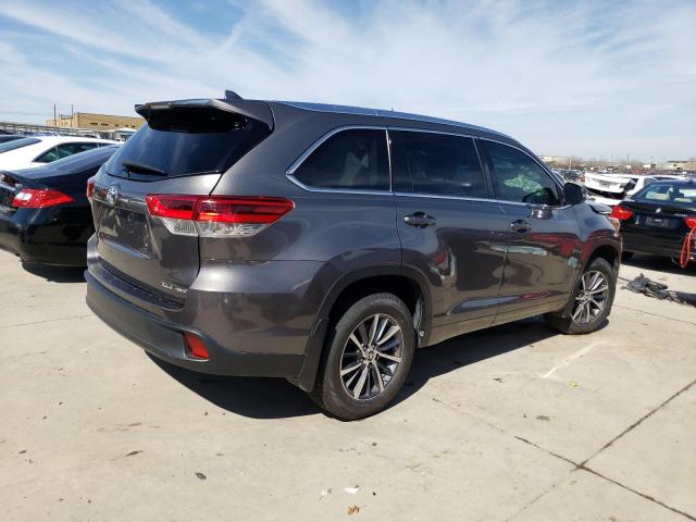 5TDJZRFH4JS494535 - 2018 TOYOTA HIGHLANDER SE GRAY photo 3