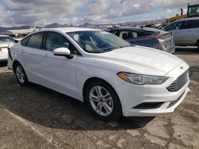 3FA6P0HD3JR260722 - 2018 FORD FUSION SE WHITE photo 4