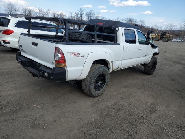 3TMMU4FN3BM028410 - 2011 TOYOTA TACOMA DOUBLE CAB LONG BED WHITE photo 3