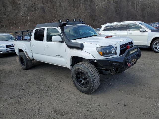 3TMMU4FN3BM028410 - 2011 TOYOTA TACOMA DOUBLE CAB LONG BED WHITE photo 4