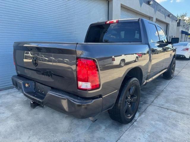 1C6RR6KGXHS679437 - 2017 RAM 1500 ST GRAY photo 3