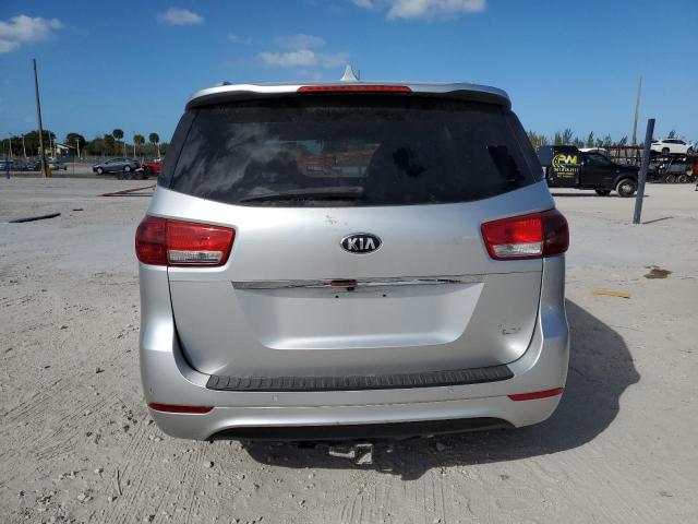 KNDMB5C11G6174244 - 2016 KIA SEDONA LX SILVER photo 6