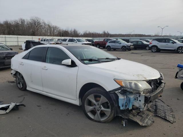 4T1BF1FK5EU811889 - 2014 TOYOTA CAMRY L WHITE photo 4