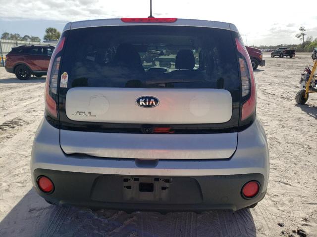 KNDJN2A20K7667856 - 2019 KIA SOUL SILVER photo 6