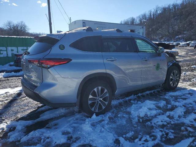 5TDGBRCH6MS514646 - 2021 TOYOTA HIGHLANDER HYBRID XLE SILVER photo 3