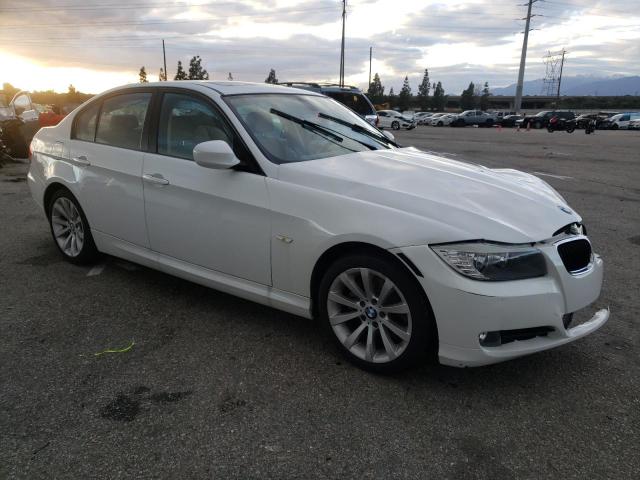 WBAPH5C50BA446431 - 2011 BMW 328 I SULEV WHITE photo 4