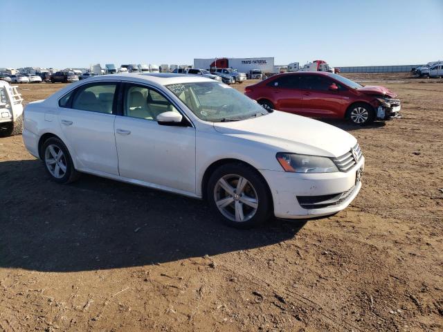 1VWBH7A37DC055873 - 2013 VOLKSWAGEN PASSAT SE WHITE photo 4