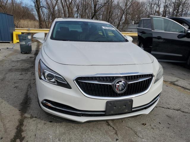 1G4ZP5SZ5JU136206 - 2018 BUICK LACROSSE ESSENCE WHITE photo 5