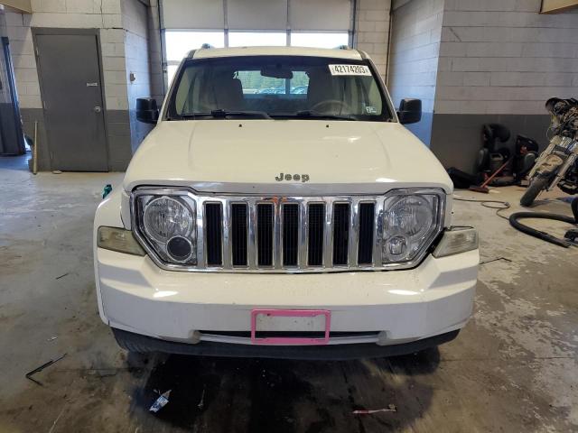 1J8GN28K28W289496 - 2008 JEEP LIBERTY SP WHITE photo 5