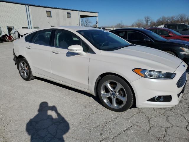 3FA6P0H92FR268314 - 2015 FORD FUSION SE WHITE photo 4