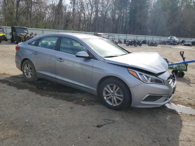 5NPE24AF7HH508068 - 2017 HYUNDAI SONATA SE SILVER photo 4