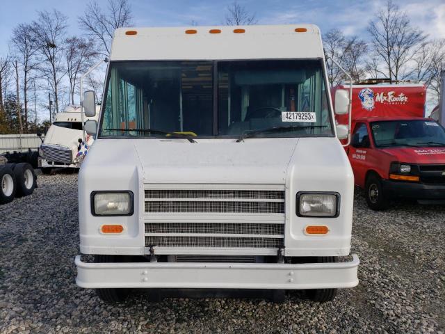 4UZAANBW43CK26511 - 2003 FREIGHTLINER CHASSIS M WHITE photo 5