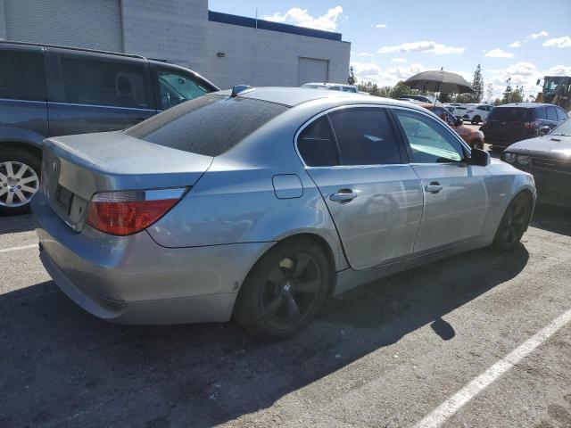 WBANA53545B855834 - 2005 BMW 5 SERIES I GRAY photo 3