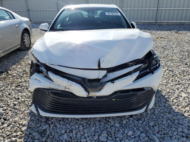 4T1B11HK7JU502530 - 2018 TOYOTA CAMRY L WHITE photo 5