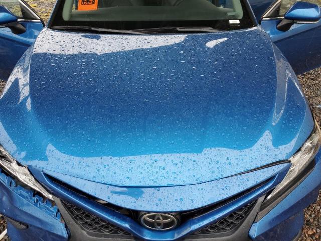 4T1B11HK2JU115691 - 2018 TOYOTA CAMRY L BLUE photo 11