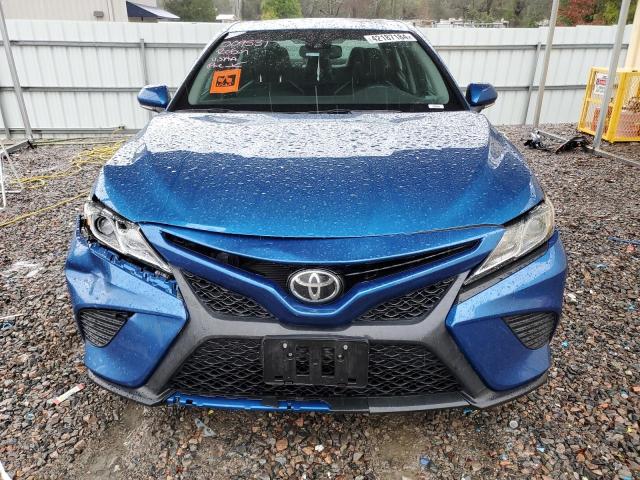 4T1B11HK2JU115691 - 2018 TOYOTA CAMRY L BLUE photo 5