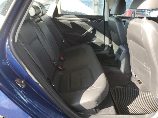 1VWDT7A3XHC075144 - 2017 VOLKSWAGEN PASSAT R-LINE Blau Foto 10