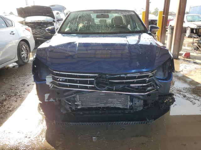 1VWDT7A3XHC075144 - 2017 VOLKSWAGEN PASSAT R-LINE Blau Foto 5
