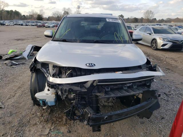 KNDJ23AU7L7734681 - 2020 KIA SOUL LX SILVER photo 5