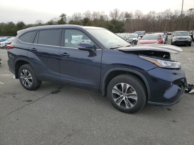 5TDGZRBH6LS035137 - 2020 TOYOTA HIGHLANDER XLE BLUE photo 4