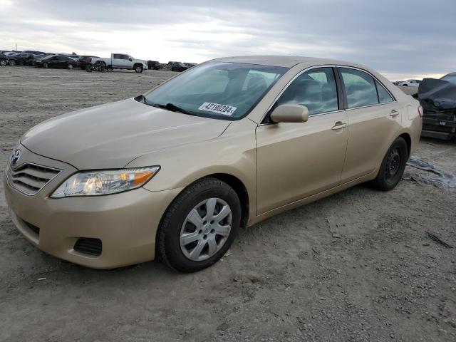 4T1BF3EK6BU209236 - 2011 TOYOTA CAMRY BASE GOLD photo 1