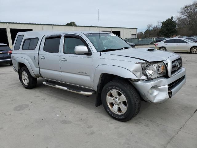 5TEKU4HN0AZ702616 - 2010 TOYOTA TACOMA DOUBLE CAB PRERUNNER LONG BED SILVER photo 4