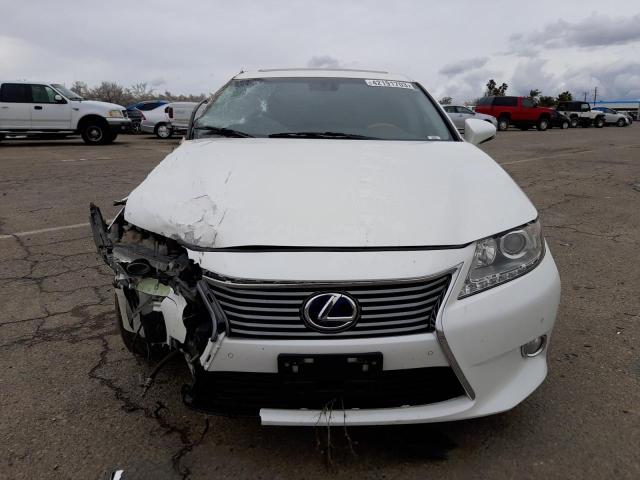 JTHBW1GG6F2094915 - 2015 LEXUS ES 300H WHITE photo 5