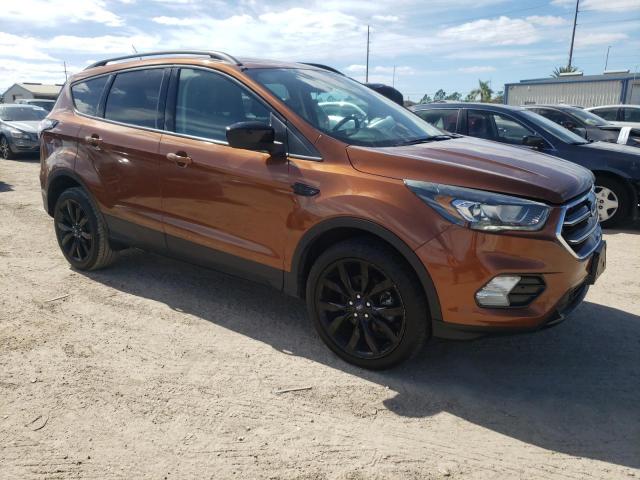 1FMCU9GD4HUC75028 - 2017 FORD ESCAPE SE ORANGE photo 4