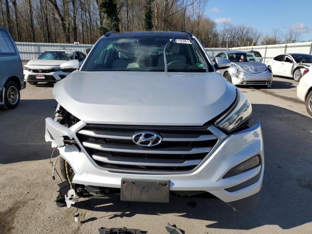 KM8J3CA22JU688019 - 2018 HYUNDAI TUCSON VALUE SILVER photo 5