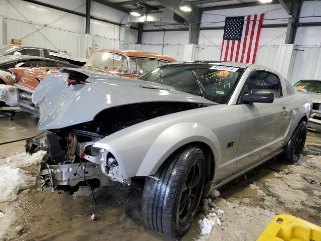 1ZVFT82H865184051 - 2006 FORD MUSTANG GT SILVER photo 1