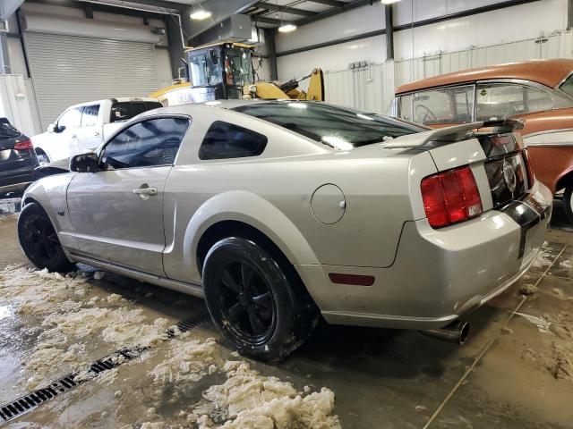 1ZVFT82H865184051 - 2006 FORD MUSTANG GT SILVER photo 2