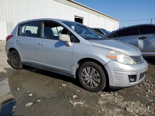 3N1BC13E09L443796 - 2009 NISSAN VERSA S SILVER photo 4