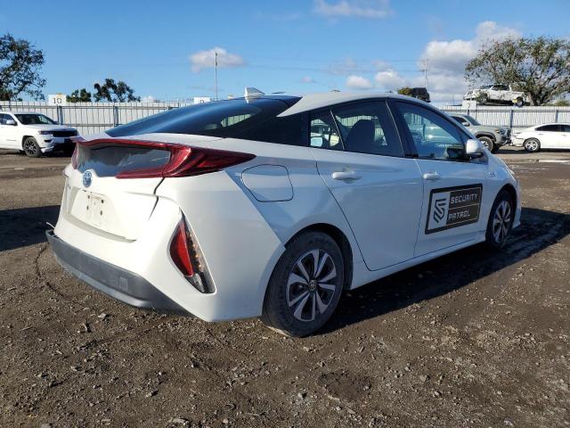 JTDKARFP8H3034583 - 2017 TOYOTA PRIUS PRIM WHITE photo 3