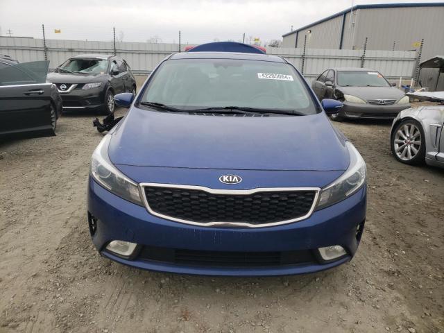 3KPFN4A8XHE052097 - 2017 KIA FORTE EX BLUE photo 5